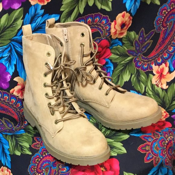 NEW Women's Time and True Tan Lug Boot Size 10 Lace Up Side Zipper Combat Boots - Picture 3 of 5